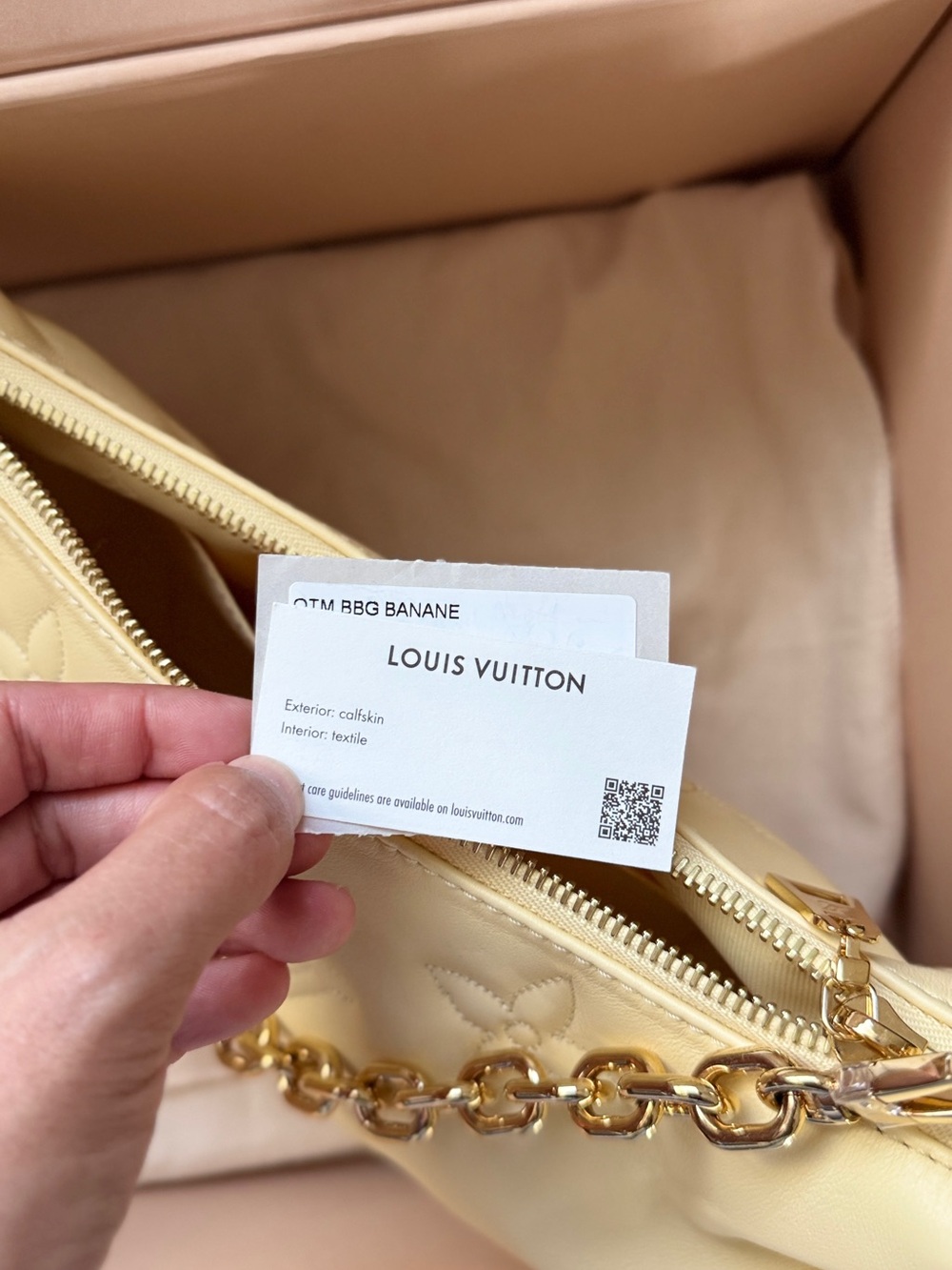 Louis Vuitton Pale Yellow Leather Crescent Shoulder Bag with Gold Chain - Picture 4 of 11
